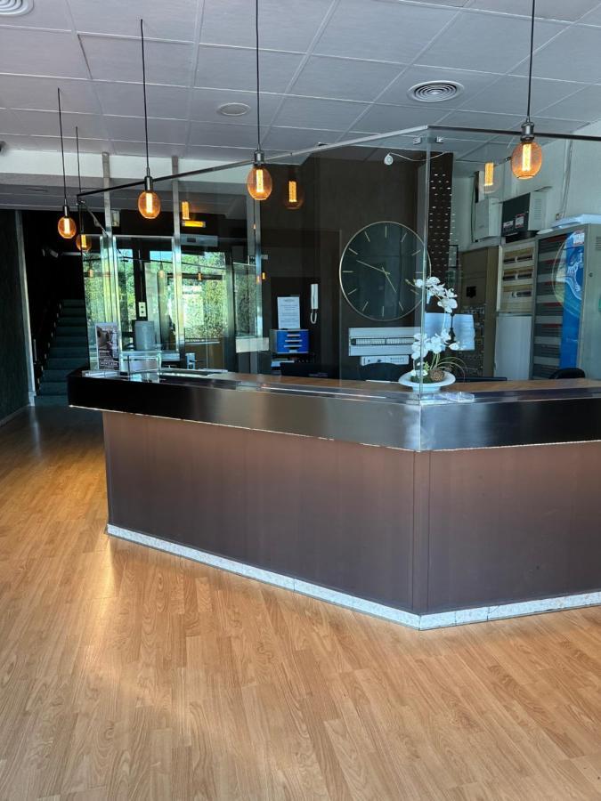 Aparthotel Montcada מראה חיצוני תמונה